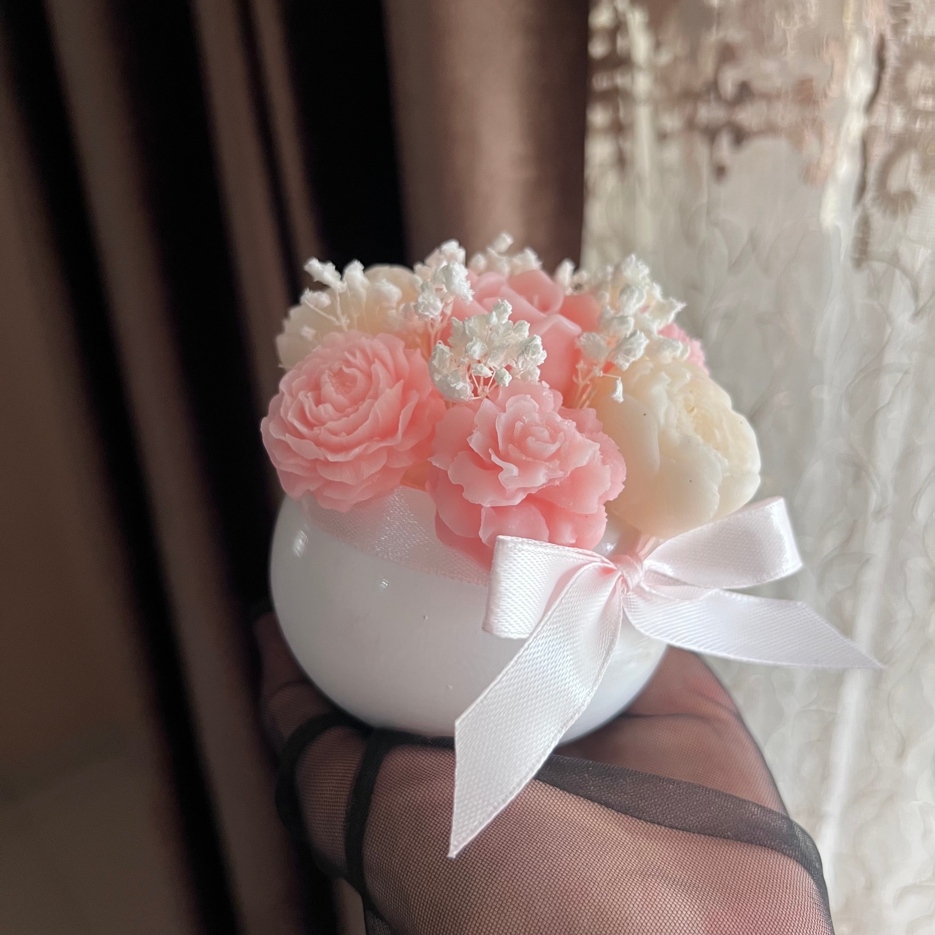 فازة ورود شمعية معطرة