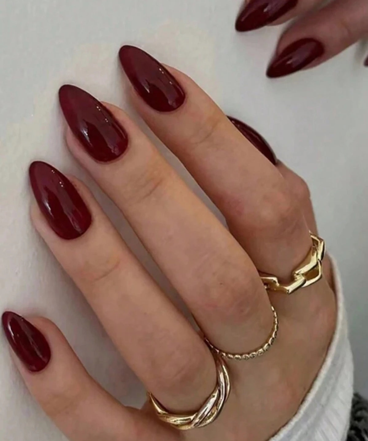 30pcs Short Almond Shaped Press-On Nails Set, Pure Color Glossy Finish, Red Line Tone, Simple Elegant Design for Women Daily Wear