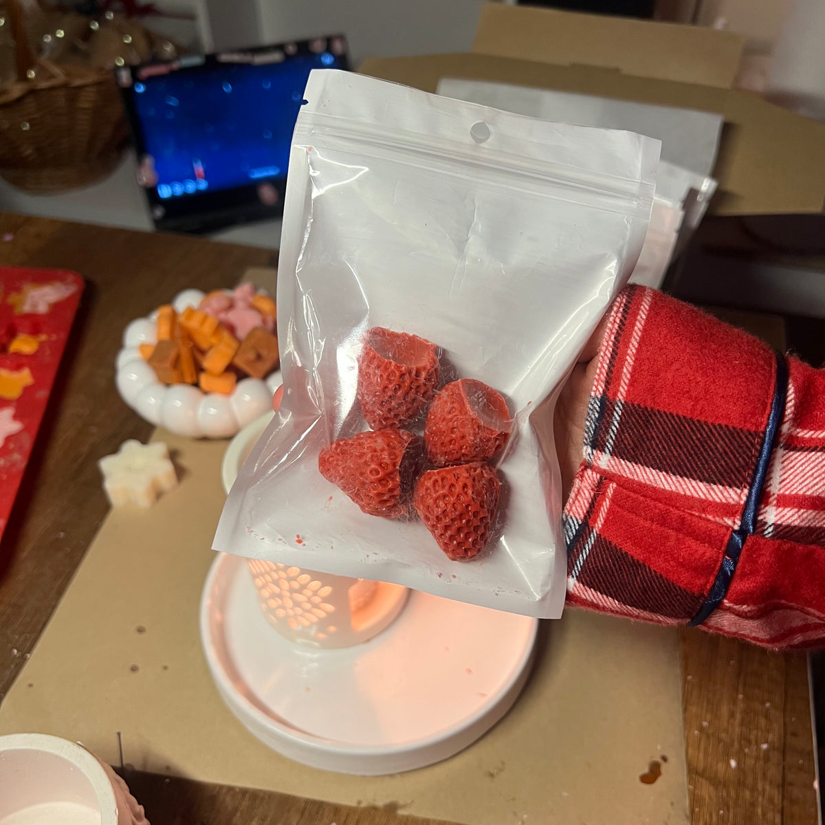 4 فواحات على شكل فراولة