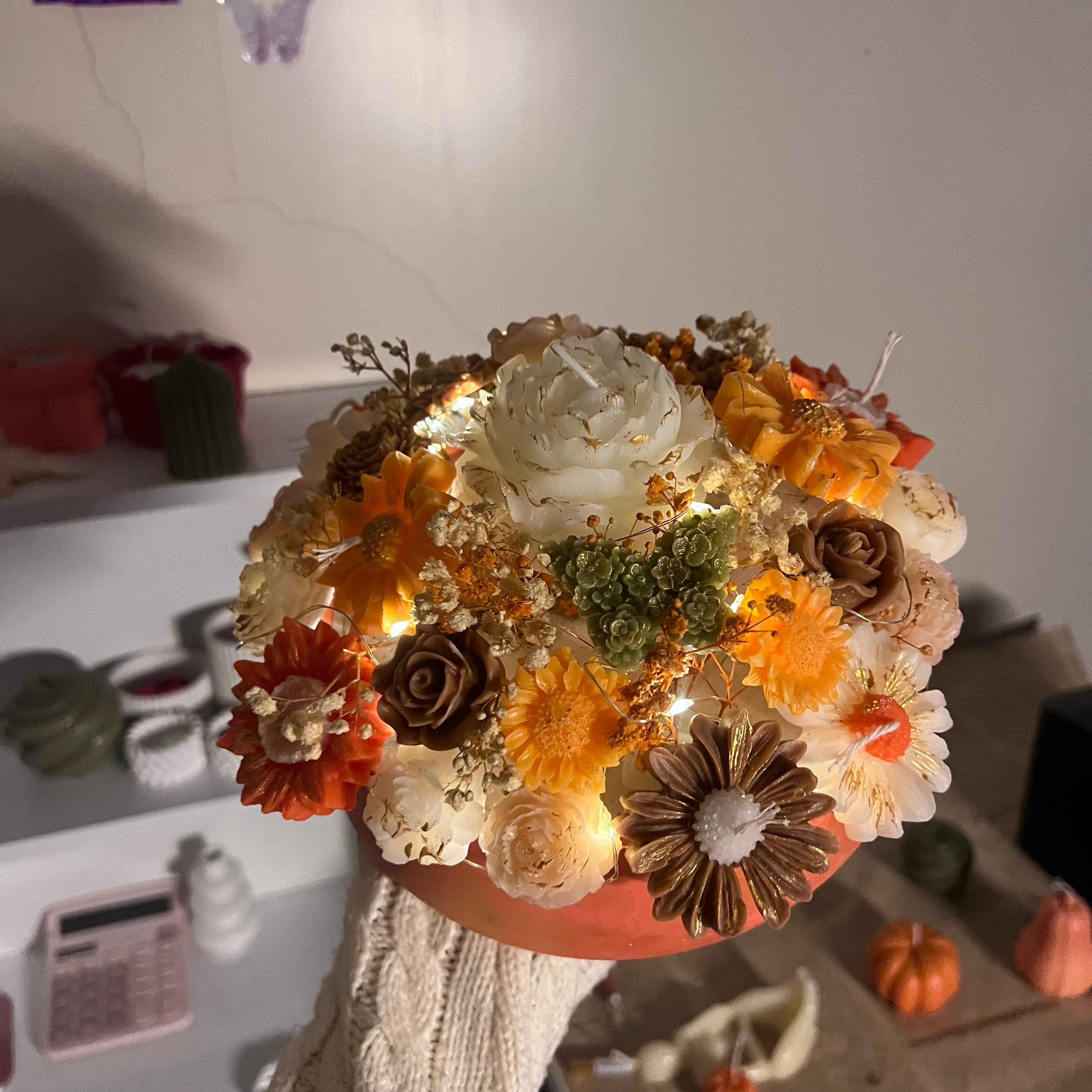 مزهرية حجم كبير بالشمع المعطر و الورود المجففة