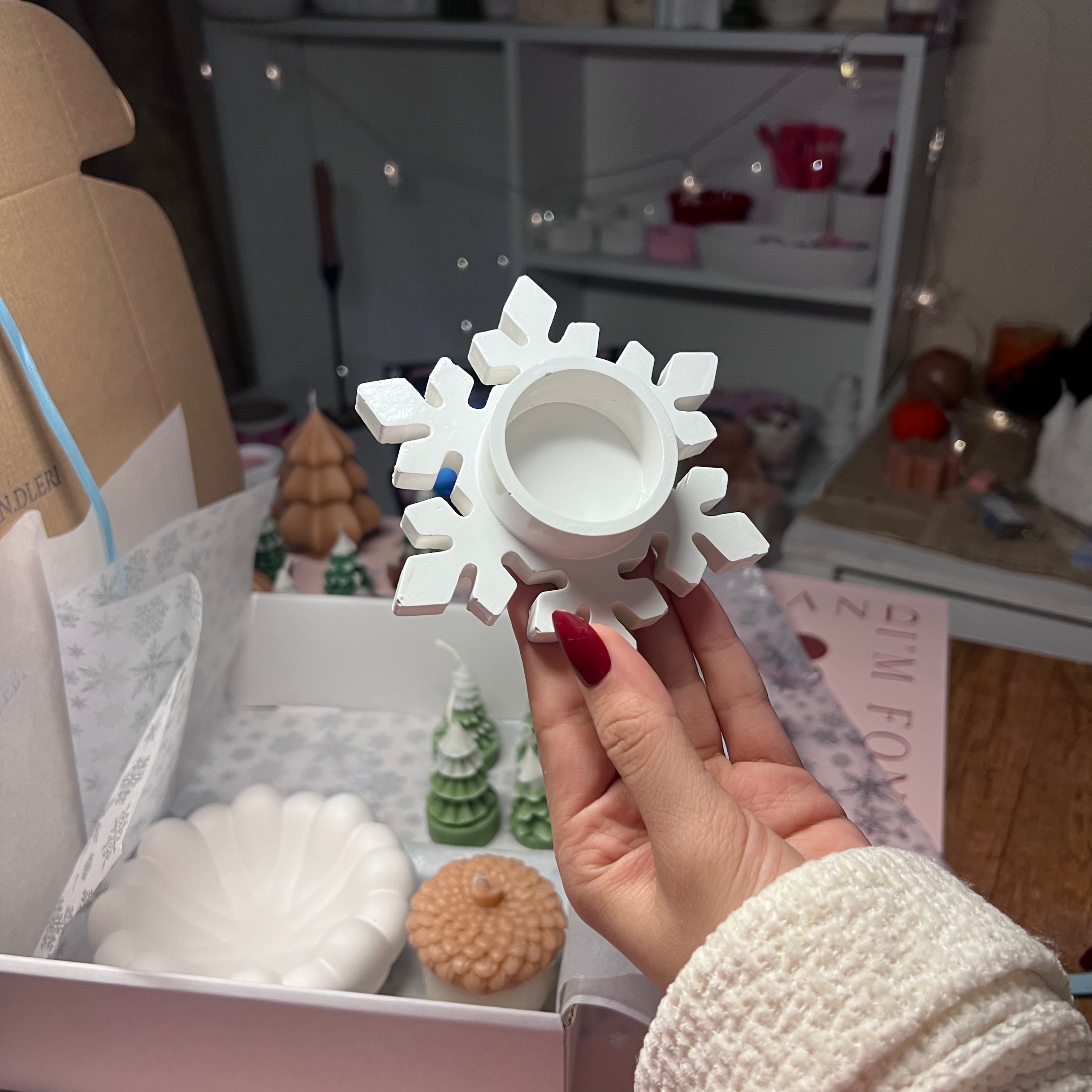 Snowflake candle holder