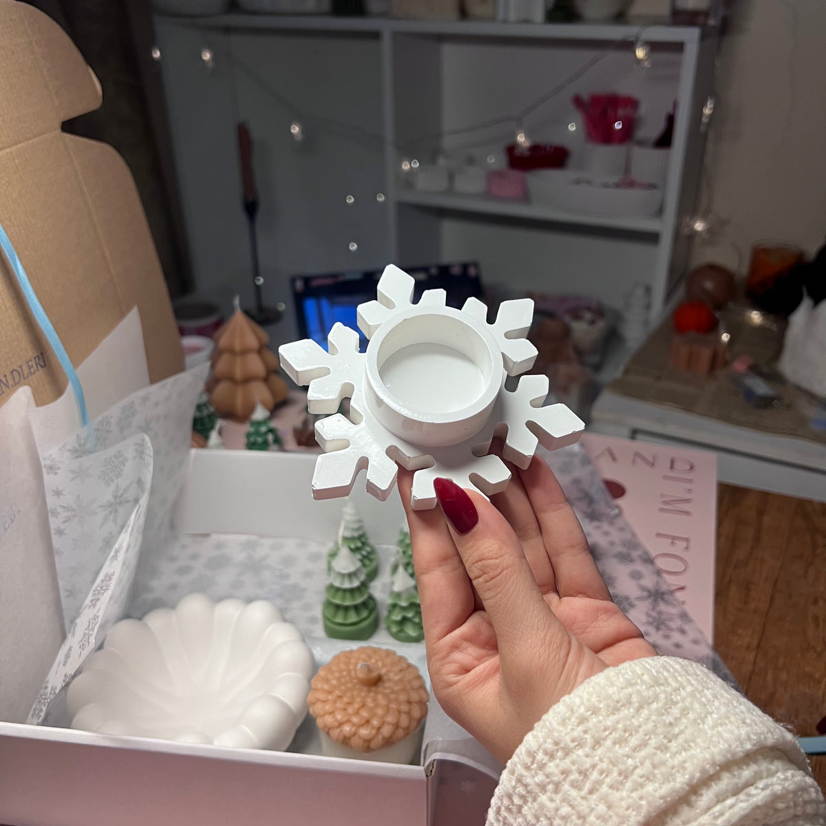 Snowflake candle holder